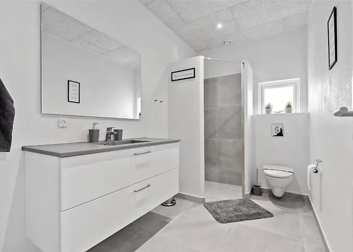 Bv166-blavand-gl-skolevej-6 بيت للعطل *